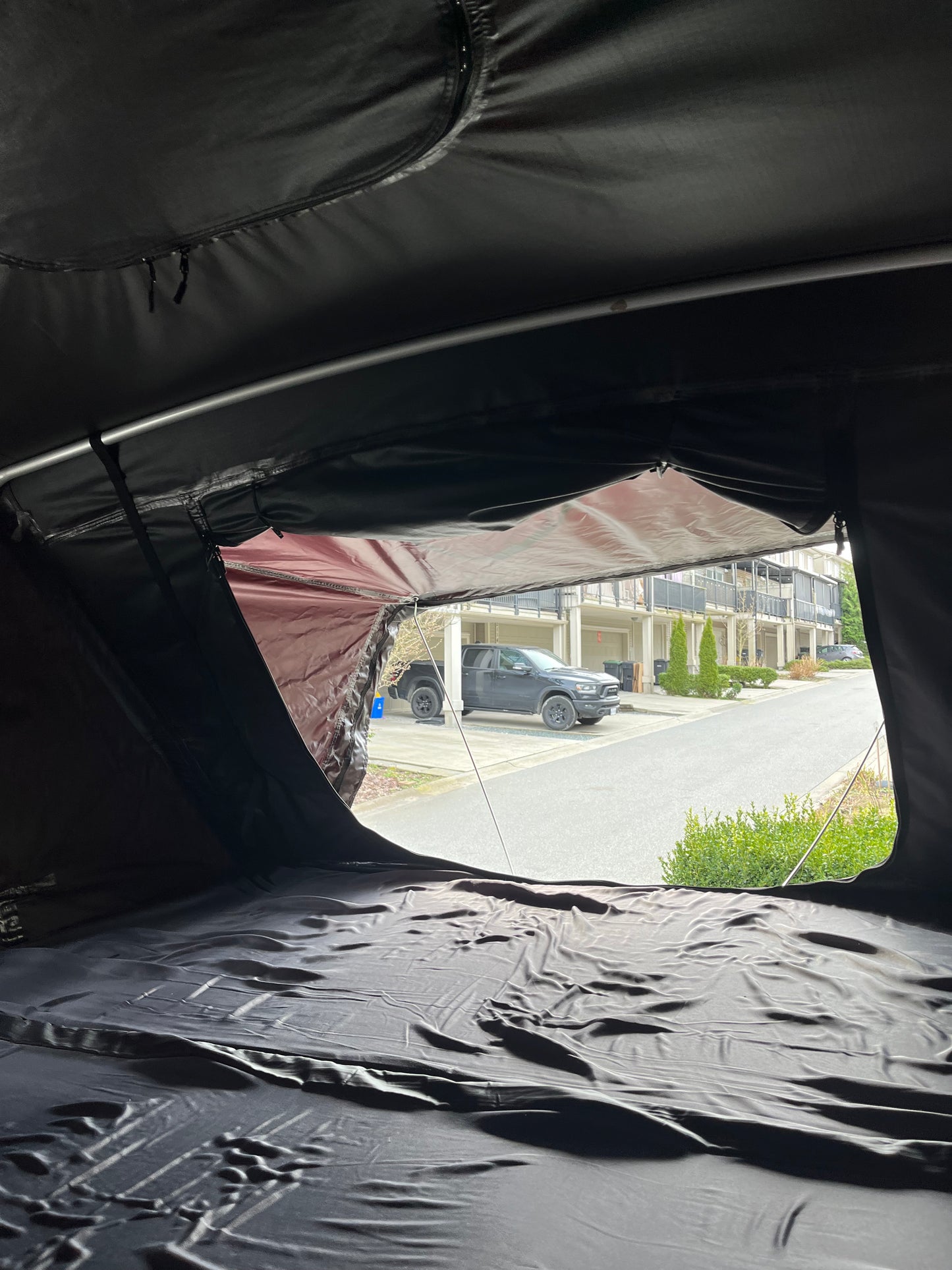 Certified Used Whipsaw DLUX Roof Top Tent w/ Extruded Aluminum Rack