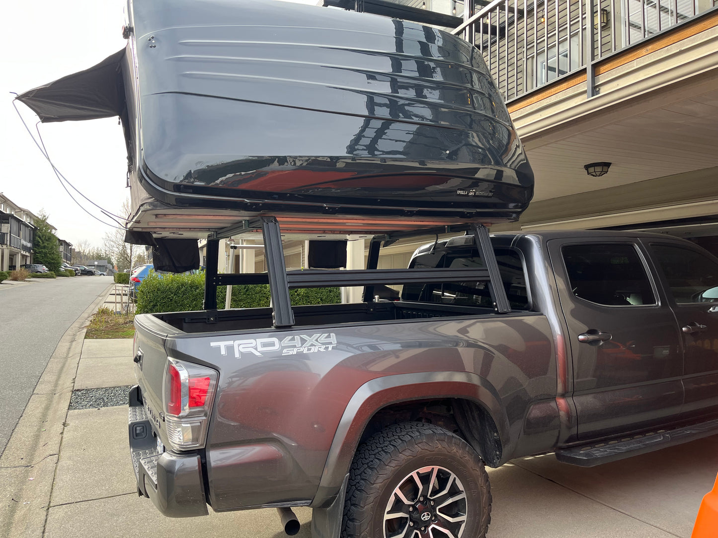 Certified Used Whipsaw DLUX Roof Top Tent w/ Extruded Aluminum Rack