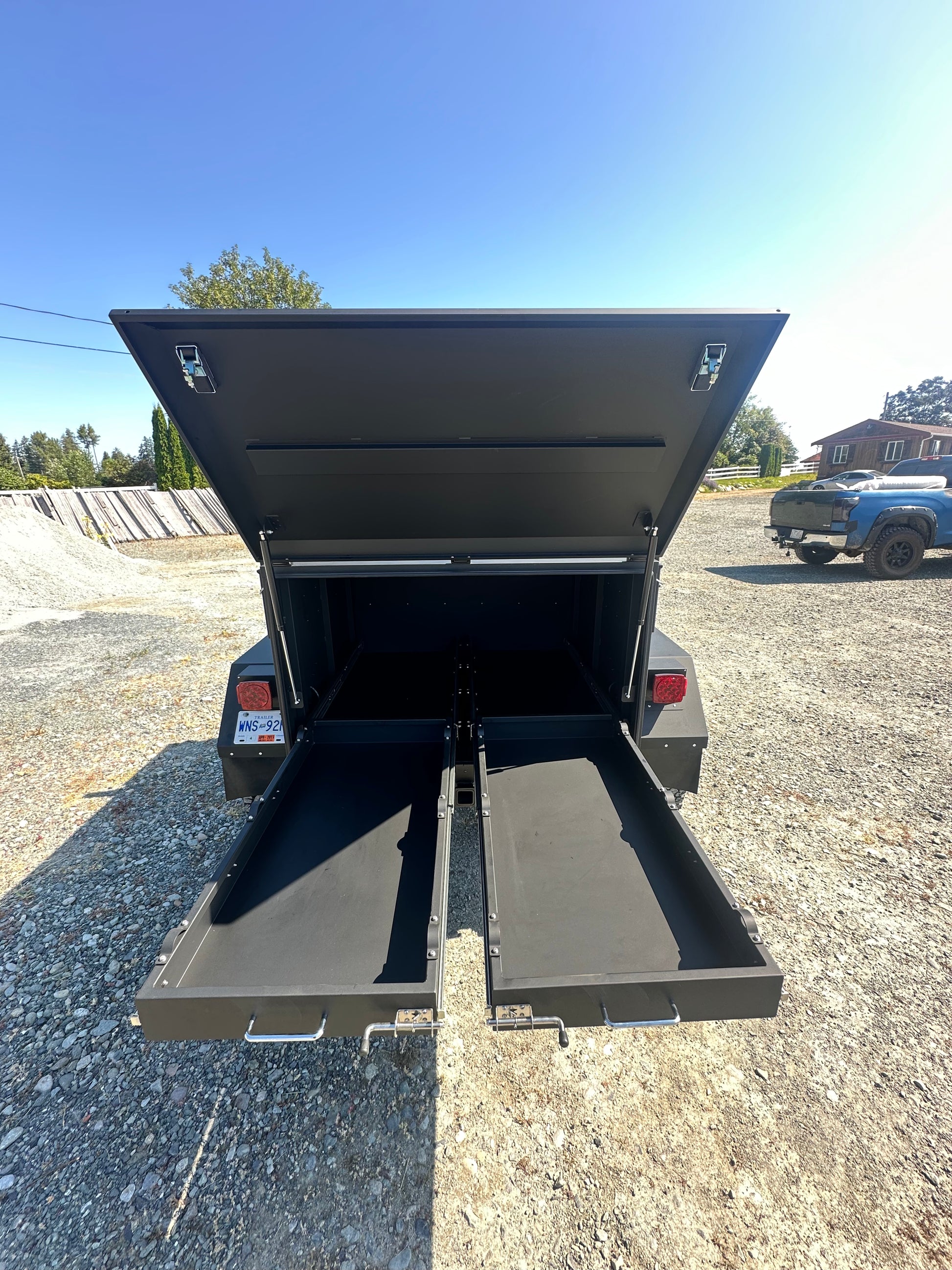 Rear drawers fully deployed